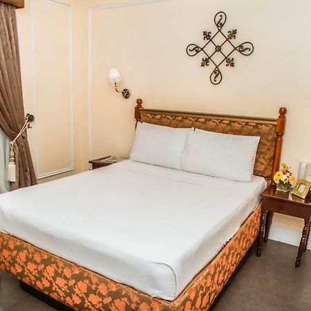 טגאיטאי Viewpark Hotel Tagaytay מראה חיצוני תמונה