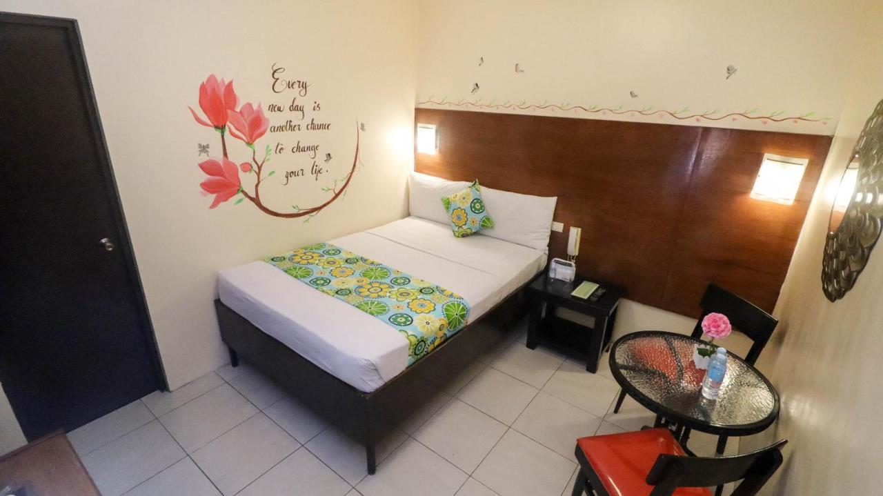 טגאיטאי Viewpark Hotel Tagaytay מראה חיצוני תמונה