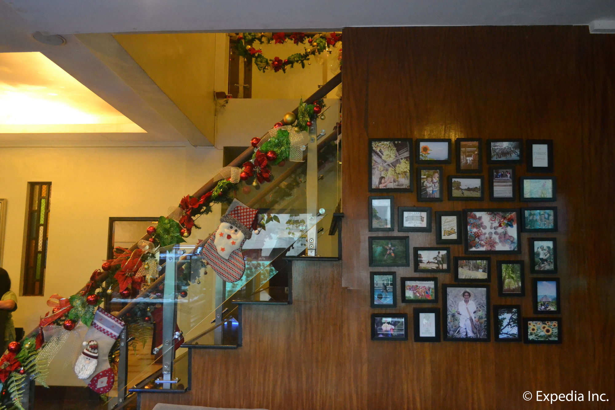 טגאיטאי Viewpark Hotel Tagaytay מראה חיצוני תמונה