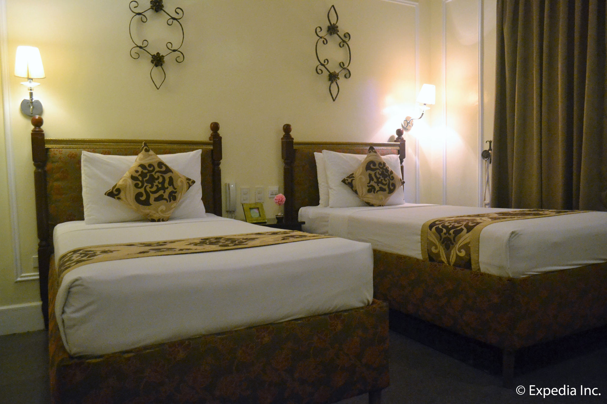 טגאיטאי Viewpark Hotel Tagaytay מראה חיצוני תמונה